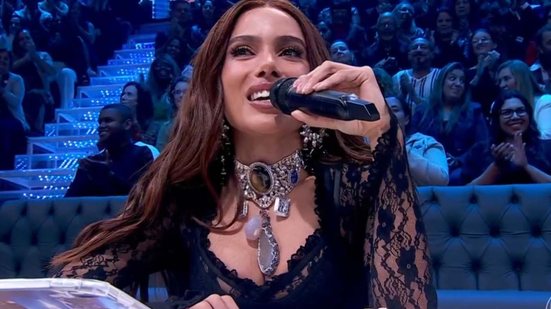Anitta \u0022puxa a orelha\u0022 da produção do Domingão por escolha de música: \u0027Deixa eu fazer uma crítica\u0027