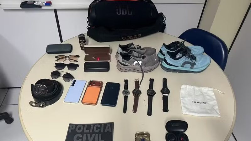 Suspeito de furtos em condomínios de luxo em Alagoas é preso na Bahia com R$ 113,8 mil em objetos
