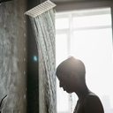 Imagem Homens estão 'pulando banho' como estratégia para atrair mulheres