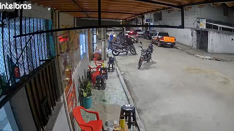 Homem morto no Cleto Marques tinha 28 anos e saia de barbearia; assista ao vídeo