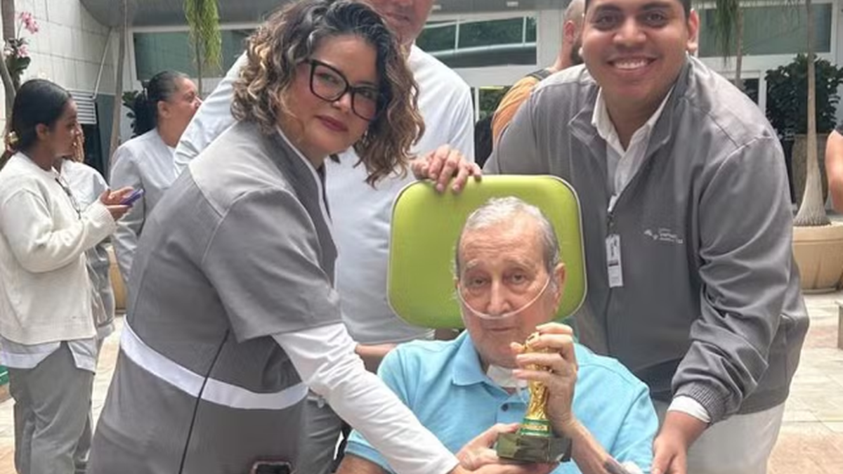 Carlos Alberto Parreira recebe alta após 80 dias internado