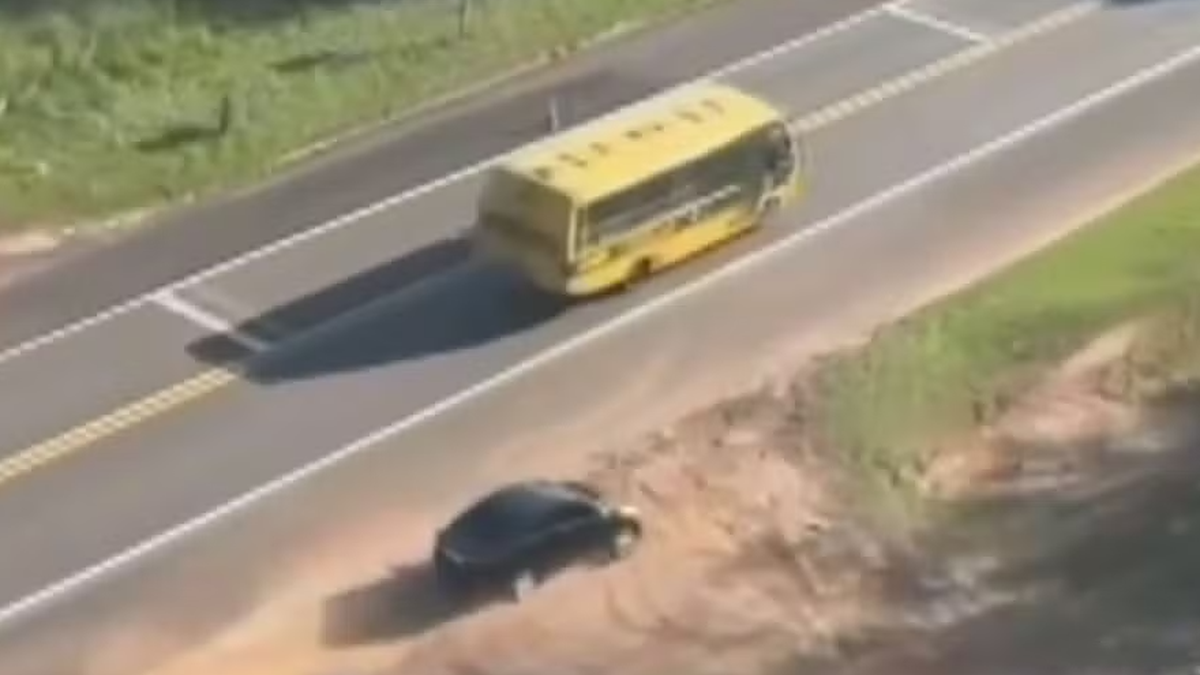 Perseguição termina com carro carregado com 226 kg de maconha e menores apreendidos