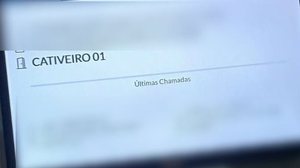 Imagem do monitor com o termo "Cativeiro 01" durante atendimento médico - Cortesia ao TNH1