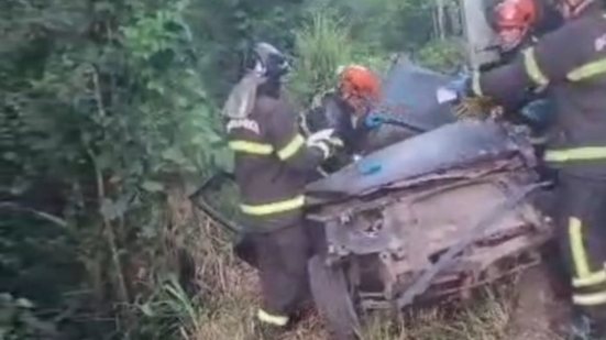 Colisão entre carro e caminhão deixa dois mortos no Cruzeiro do Sul