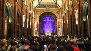 Imagens de católicos na procissão de Corpus Christi, em Belo Horizonte - Zimel Press / Folhapress