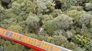 Destroços de helicóptero que levava cantor Rick em SC - Corpo de Bombeiros de Santa Catarina
