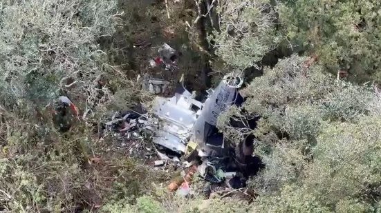 Destroços de helicóptero que levava cantor Rick em SC - Corpo de Bombeiros de Santa Catarina