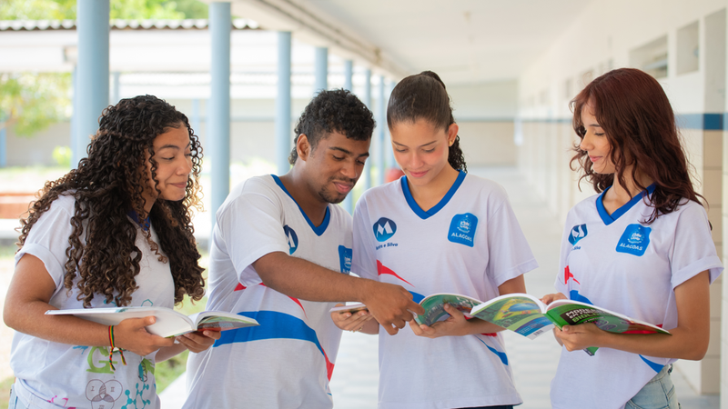 Alagoas avança 23 posições e assume liderança nacional na avaliação da Educação, aponta estudo