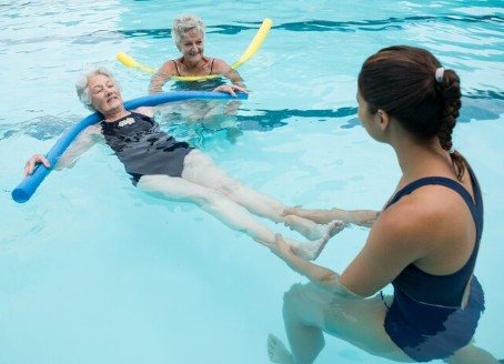 Vagas abertas - Fisioterapia em piscina aquecida oferece benefícios à comunidade de forma gratuita na Estácio