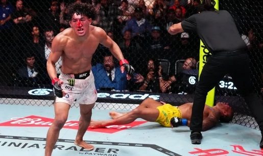 Brasileiro desmaia e deixa octógono de maca após luta do UFC em Las Vegas