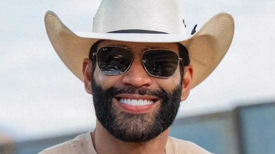 Gusttavo Lima posta foto sem barba e confunde fãs: “Achei que não era ele”