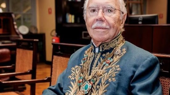 José Sarney recebe alta após internação por pneumonia no Maranhão
