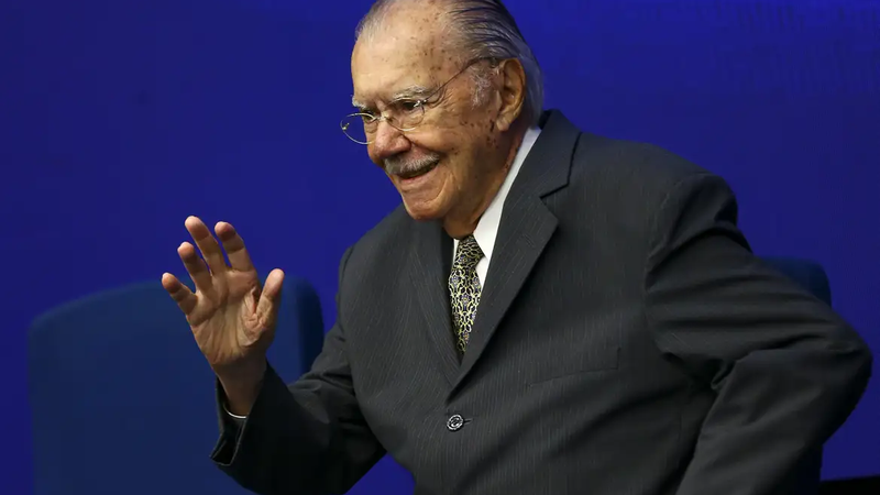 José Sarney é internado no Sírio-Libanês para tratar pneumonia