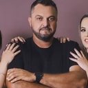 Lara Alves Rueda, de 35 anos, vive trisal com a irmã gêmea e agricultor, em Goiás - Arquivo pessoal / Maycon Rueda
