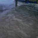 Mar avança em Laguna, no Sul de Santa Catarina, na manhã desta segunda-feira - Reprodução / NSC TV