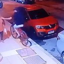 Mulher é atacada e tem corrente roubada enquanto passeava em calçada, na Ponta Verde - Cortesia ao TNH1