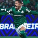 Piquerez e Vitor Roque, do Palmeiras, durante vitória sobre o São Paulo pelo Brasileirão - Divulgação/Palmeiras
