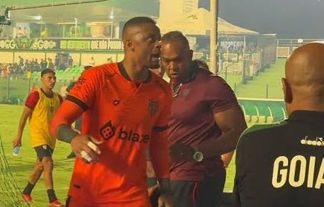 Goleiro do Atlético\u002DGO se manifesta após treta com presidente do clube