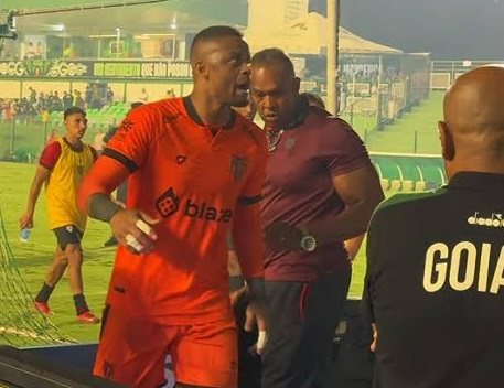 Goleiro do Atlético-GO se manifesta após treta com presidente do clube