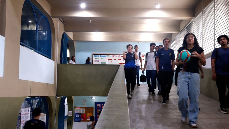 Pé-de-Meia começa a pagar sexta parcela a estudantes nesta segunda; veja calendário