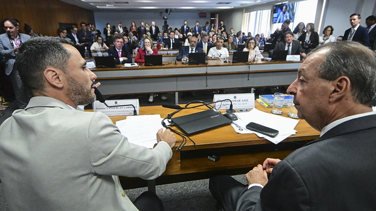 Veja quem votou contra e quem foi a favor da PEC pelo fim da escala 6x1 na CCJ do Senado