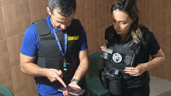 Imagem Homem é preso por sextorsão, armazenamento de material de abuso sexual infantil, induzimento à automutilação e estupro de vulnerável
