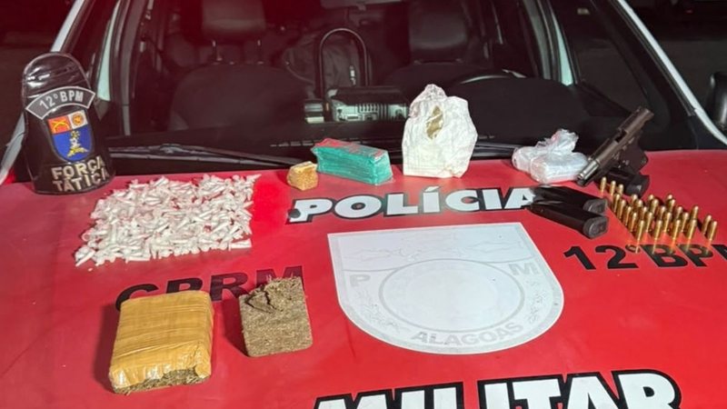 Dupla é presa com cerca de 1 kg de drogas, pistola e munições no Cidade Universitária