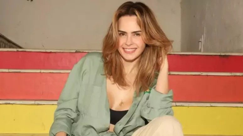 Ana Paula Renault processa rede social após foto íntima e ataques contra seu pai
