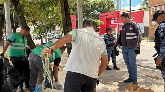 A operação tem como objetivo desobstruir áreas públicas, promover o ordenamento urbano. - Foto: Ascom Semsc