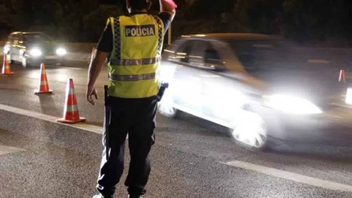 Brasileira é encontrada morta e sem roupas após carro capotar durante possível ato sexual