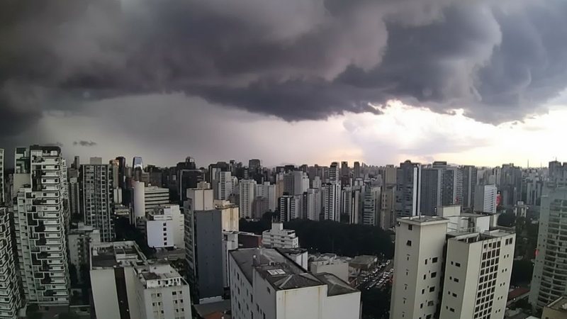 Inmet emite alerta laranja de perigo para tempestade em seis estados