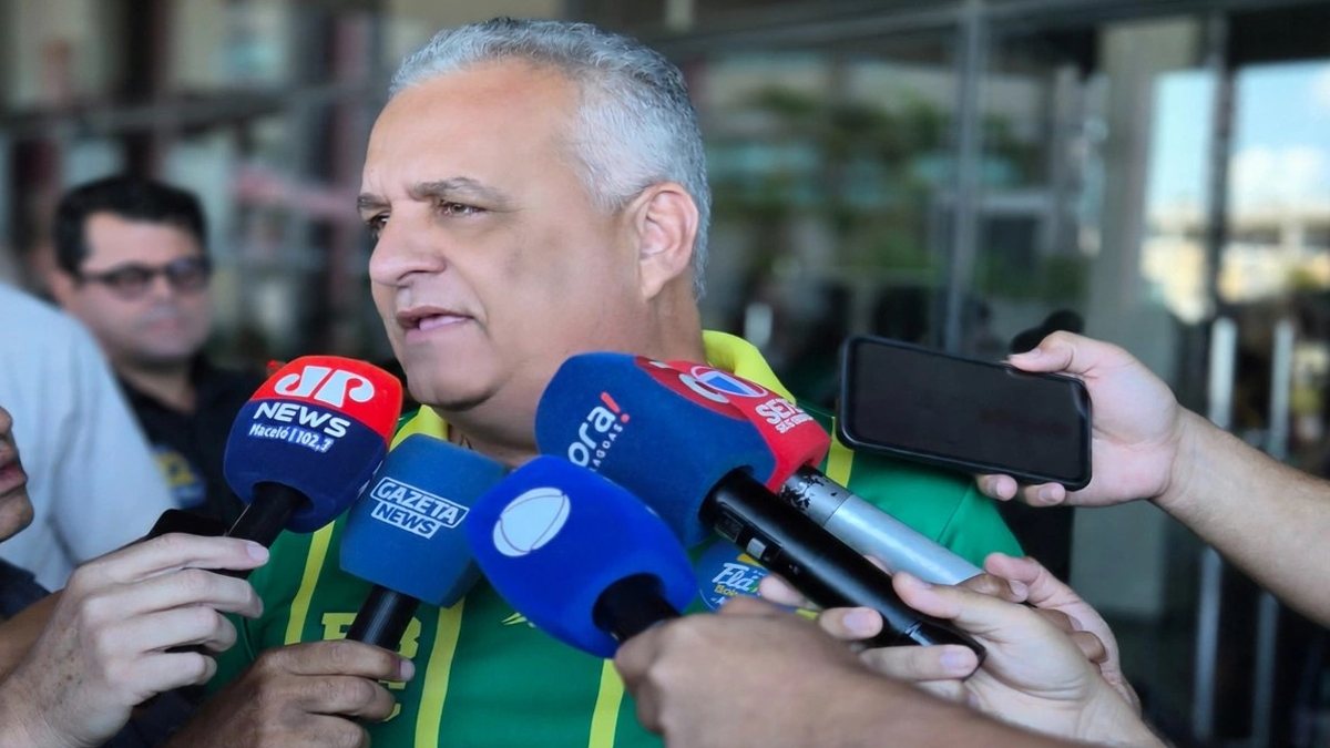 Alfredo Gaspar, vice de Flávio Bolsonaro, se reúne com vereadores em Maceió