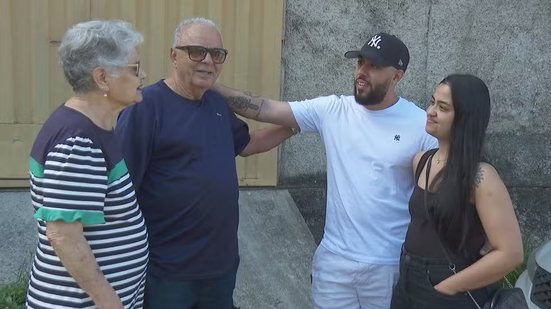 Aposentado recupera mala que caiu de carro em BH, com pertences avaliados em R$ 30 mil - Eweton Lopes / Reprodução / TV Globo
