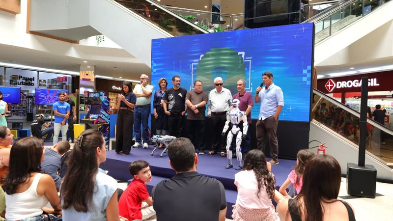 Imagem Arena Tech CESMAC levou robô humanoide e experiências de I.A. ao Maceió Shopping
