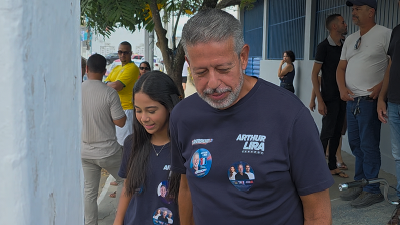 Senado por Alagoas: candidato Arthur Lira (PP) vota em Pilar