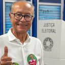 Candidato ao Senado por Alagoas, Dr. Wanderley vota em escola no Santo Eduardo - Divulgação