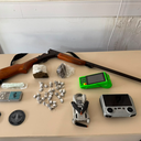 Policiais apreenderam um drone, aparelhos celulares, entorpecentes e uma espingarda - Foto: Cortesia PC