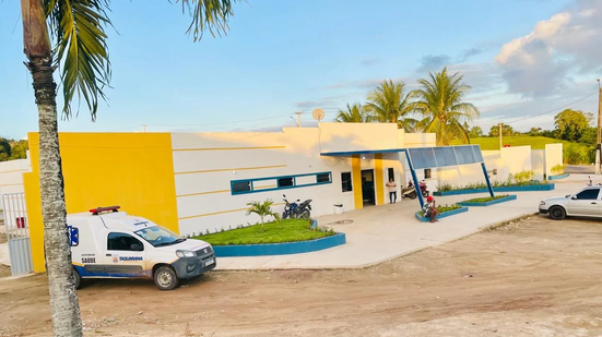 Policiais levaram a mulher à Unidade Mista de Saúde de Taquarana, onde ela recebeu atendimento médico - Foto: Reprodução