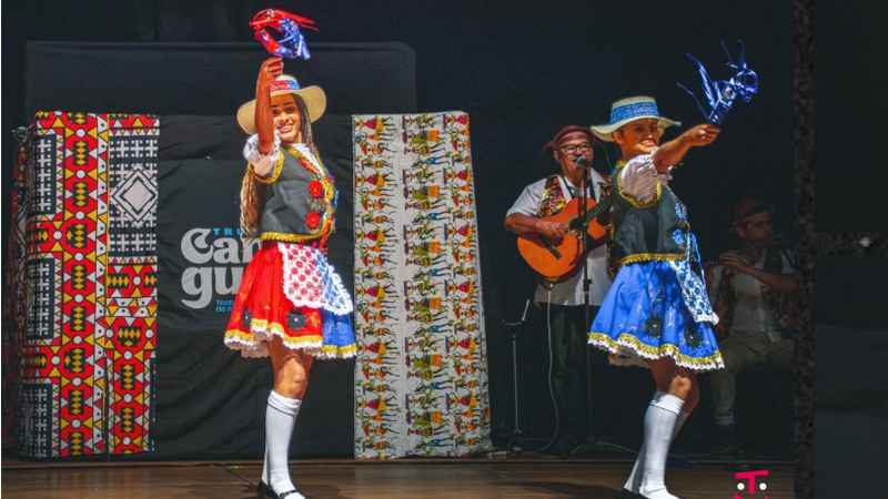 A apresentação reúne música ao vivo e dançaFoto: Divulgação