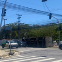 Parte da carga de refrigerantes teria se desprendido, provocando o tombamento. - Foto: Cortesia ao TNH1