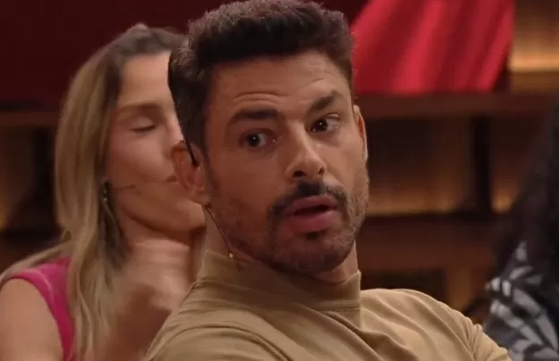 Cauã Reymond relembra foto nu feita por drone: 'Não era meu melhor ângulo'
