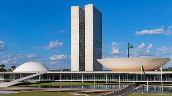 Feito com I.A.