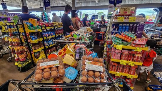 Consumo de alimentos cresce após proibição das bets no país, diz Abras - Rafa Neddermeyer / Agência Brasil