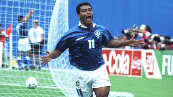 Copa do Mundo, 1994: Romário, da Seleção Brasileira, comemora seu gol na vitória da Seleção Brasileira contra a Seleção da Holanda, por 3 a 2, em jogo válido pela Copa do Mundo de 1994, no Estádio Cotton Bowl, em DallasOrmuzd Alves / (F) Folhapress