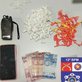 Mulher é presa com bolsa com maconha e crack e homem escapa por mata