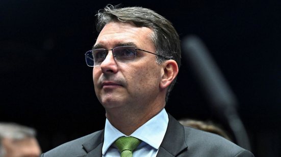 Imagem Flávio Bolsonaro não reconhece vitória de Lula e diz que pedirá anulação das eleições