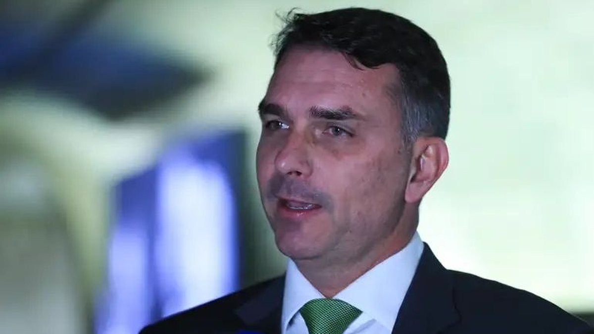 O que se sabe sobre a possível fuga de Flávio Bolsonaro