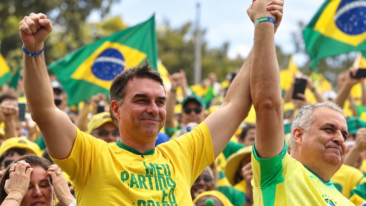 Partido Novo, União Brasil e PP formalizam apoio a Flávio Bolsonaro no segundo turno