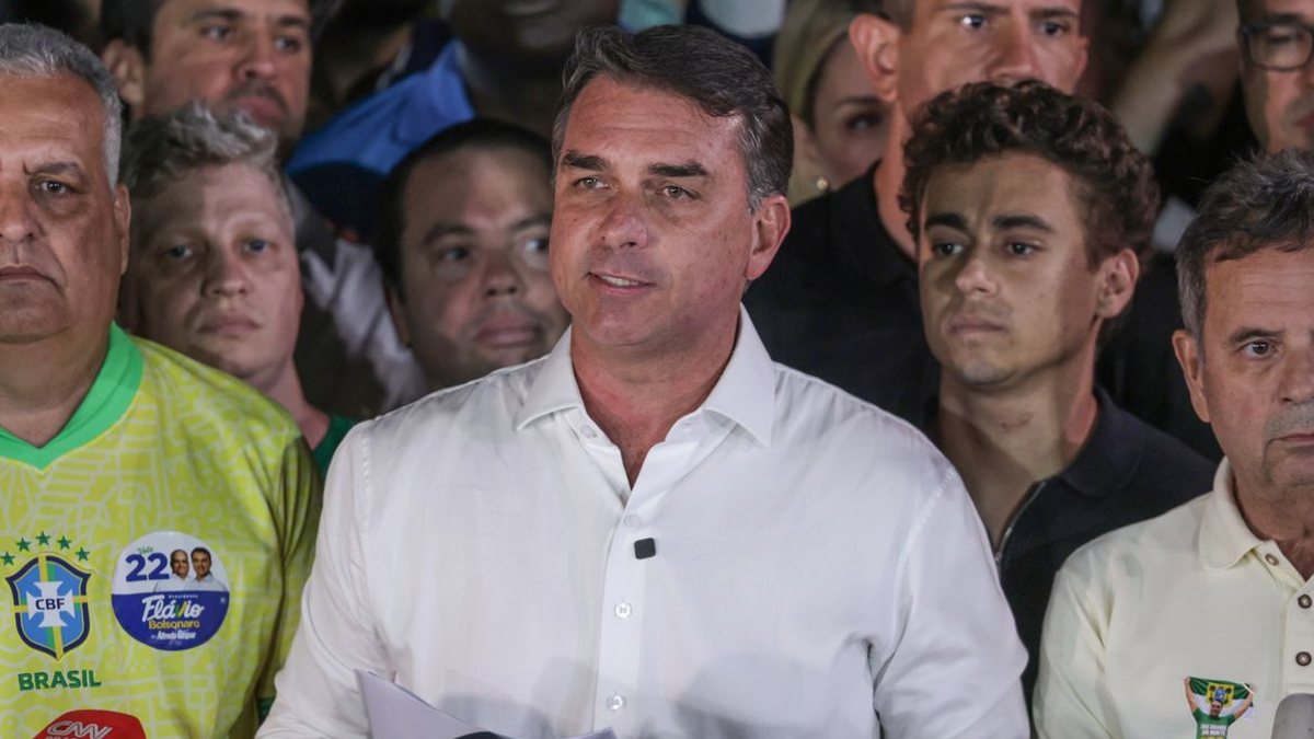 Polícia Federal cancela passaportes de Flávio Bolsonaro