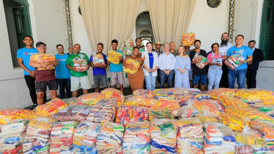 Casa de Ranquines recebe 2,5 toneladas de alimentos para atender pessoas em situação de rua